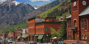 How did the economy of Colorado develop?
