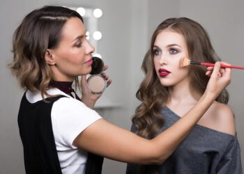 Online beauty courses: the path to the heights of a career in cosmetology
