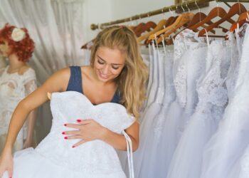 How to choose a wedding dress based on your body type