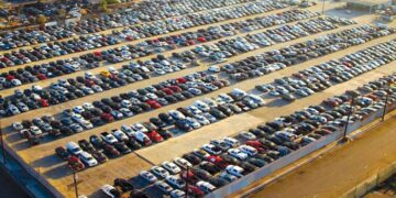 Difference between COPART and IAAI auto auctions: which one to choose