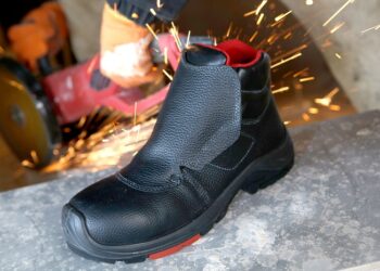 Work shoes: basic requirements, characteristics and recommendations for selection