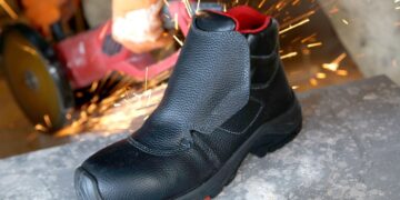 Work shoes: basic requirements, characteristics and recommendations for selection