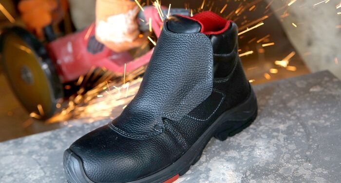 Work shoes: basic requirements, characteristics and recommendations for selection